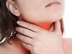 Mùa hè cẩn thận bệnh viêm họng vì uống nhiều đồ lạnh