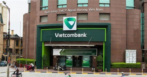 Vietcombank tiếp tục điều chỉnh phí dịch vụ ngân hàng