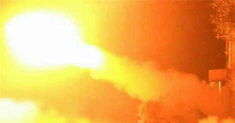 Địa ngục Đông Ghouta: Phiến quân nã tên lửa bắn hạ trực thăng Syria