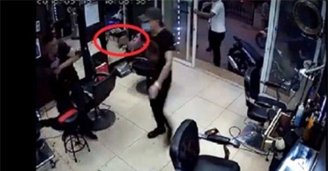 Điều tra nghi án nổ súng tại quán cắt tóc, 1 người bị thương ở Hà Nội