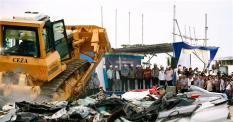 Tổng thống Philippines lệnh nghiền nát hàng loạt xe sang nhập lậu