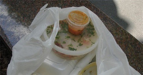 Dùng túi nilon thế nào để không bị nhiễm độc?