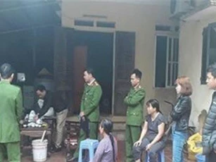 Hà Nội: Trưởng công an xã bị tố ngoại tình, bạo hành vợ