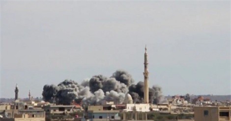 Quân đội Syria ném bom rải thảm xóa sổ phiến quân ở Dara'a 