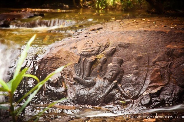 Bí ẩn dòng sông thiêng chứa hàng ngàn "của quý" nam và nữ