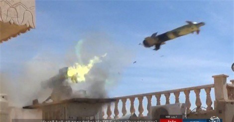 Chùm ảnh: IS nã tên lửa, hạ "knock out" 2 khẩu pháo của quân đội Syria 
