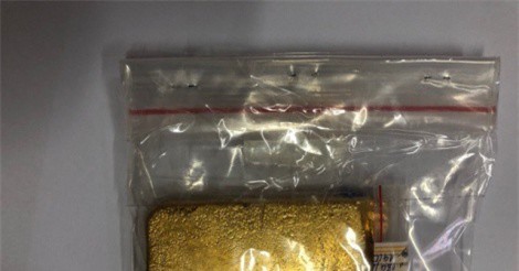 Hành khách Hàn Quốc giấu miếng vàng trị giá 700 triệu khi lên máy bay