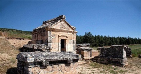 Bí ẩn rợn người về ngôi đền bước chân vào là mất mạng