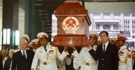 Hàng nghìn người đưa tiễn nguyên Thủ tướng Phan Văn Khải