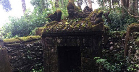 Kỳ bí hàng trăm ngôi mộ cổ trên núi A Mang