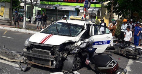 Đà Nẵng: 5 người nhập viện vì tai nạn xe liên hoàn