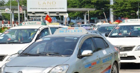 "Đấu không lại" Uber và Grab, hãng taxi đầu tiên tuyên bố ngừng hoạt động