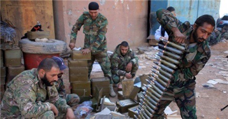 Gia tăng căng thẳng với SDF, quân đội Syria điều một loạt vũ khí tới Deir Ezzur