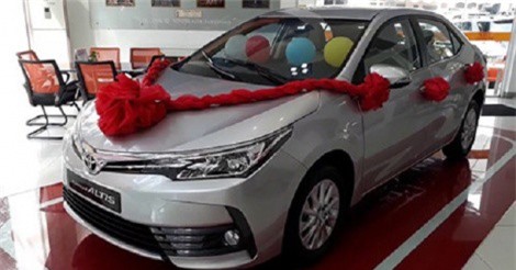 Loạt ôtô mới cắt trang bị, giảm giá 'câu khách' Việt