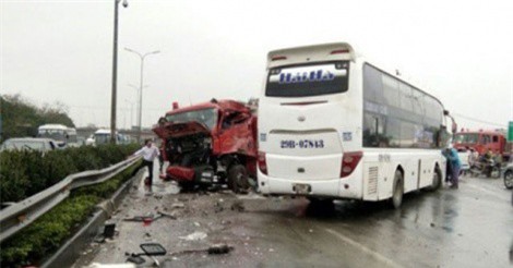 Dư luận nói gì về xe ưu tiên đi ngược chiều trên đường cao tốc?