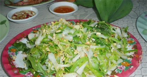 Đến Lý Sơn thưởng thức gỏi tỏi thơm ngon lạ miệng