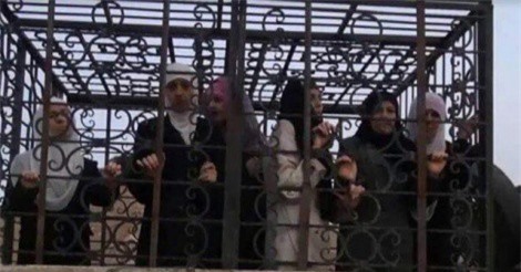 Đông Ghouta: Pháo đài chính sụp đổ, phiến quân Syria phải thả 3.000 tù nhân