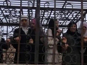 Đông Ghouta: Pháo đài chính sụp đổ, phiến quân Syria phải thả 3.000 tù nhân