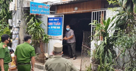 Em trai chôn xác chị gái trong nhà... vì 'không có tiền mua quan tài'