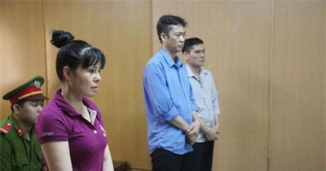 Khoe hình chụp với cán bộ cấp cao để “chạy án”