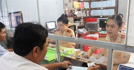 Va chạm giao thông, có được phép giữ hàng hóa trên phương tiện?