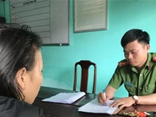 Huế: Lật mặt người phụ nữ dựng nên "vở kịch" bị cướp vàng