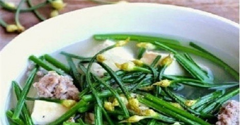 Thanh mát, bổ dưỡng với canh hẹ nấu đậu hũ non