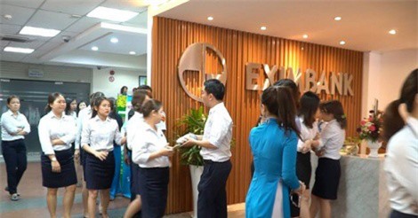 2 nhân viên Eximbank Chi nhánh TP.HCM bị khởi tố, bắt tạm giam