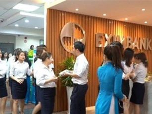 2 nhân viên Eximbank Chi nhánh TP.HCM bị khởi tố, bắt tạm giam