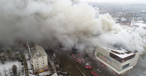 Chùm ảnh: Vụ cháy kinh hoàng ở Nga làm 64 người chết