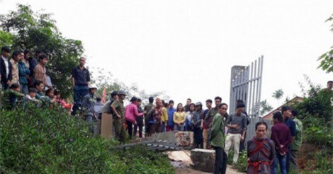 Lào Cai: Cổng trường đổ sập, 2 học sinh tiểu học thương vong