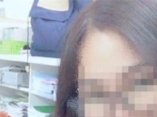 Phẫn nộ gã chồng tưới axít vào vợ trước mặt con gái và bố vợ