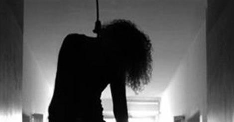 Thi thể người phụ nữ trong tư thế treo cổ tại ngôi nhà khoá kín