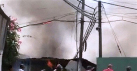 TP.HCM: Xưởng gỗ bốc cháy ngùn ngụt, nhiều tài sản bị thiêu rụi