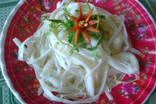 Giòn ngon dưa bồn bồn đặc sản Đất Mũi