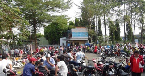 Bỏ tiền túi trả BHXH, chờ công ty trả... gạch