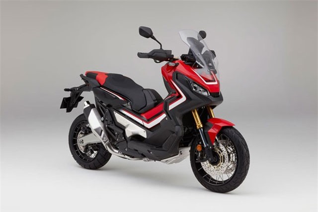 Cận cảnh xe tay ga giá gần 600 triệu đồng tại Việt Nam