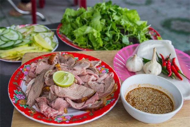 Đặc sản xứ Quảng làm say lòng người Sài Gòn