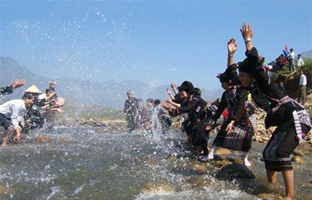 Độc đáo lễ hội té nước của người Lào ở Lai Châu