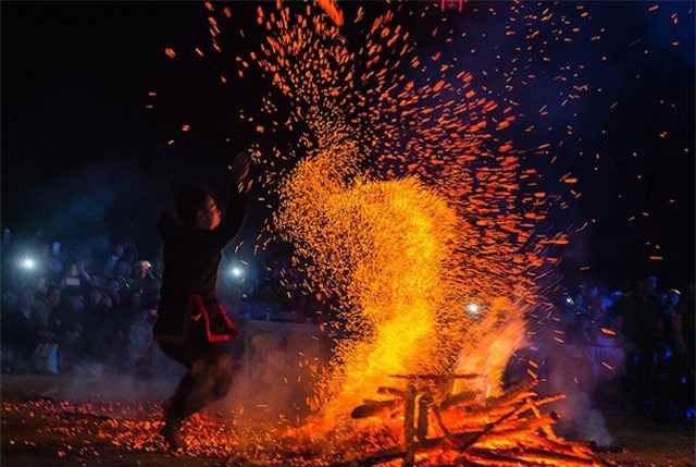 Kỳ bí lễ nhảy lửa của người Pà Thẻn ở Tuyên Quang