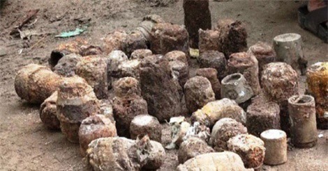 An Giang: Phát hiện hàng trăm đầu đạn, rocket… trong vườn nhà