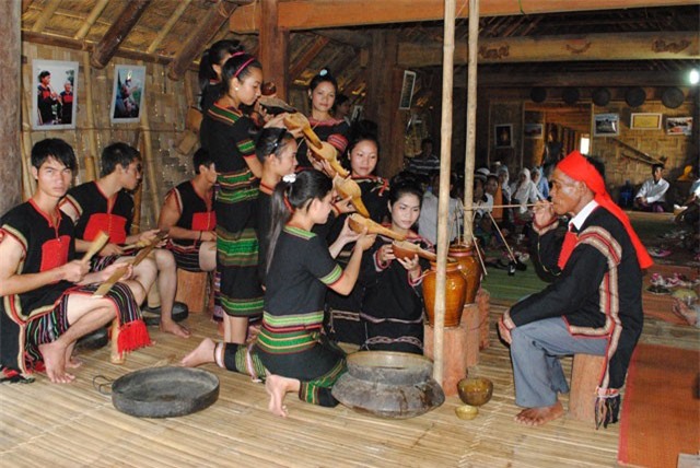 "Độc lạ" lễ trưởng thành của người Ê Đê