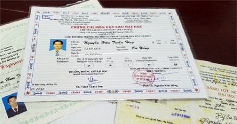 Làm giả bằng tiến sĩ để xin việc ở trường đại học