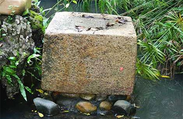 Bí ẩn về hòn đá có “điện” ở đất võ Bình Định