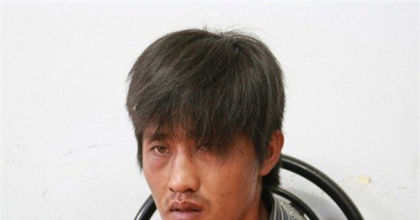 Bị truy đuổi, kẻ trộm dùng kéo đâm công an