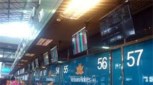 Giá và phí đi máy bay tăng cao 