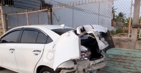 4 xe tông liên hoàn trên cầu Rạch Miễu, nhiều người hoảng loạn