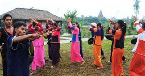 Độc đáo tục ngủ cùng nhưng cấm ân ái ở Tây Nguyên