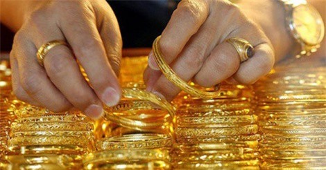 GIÁ VÀNG NGÀY 2/4: Chưa có dấu hiệu hồi phục