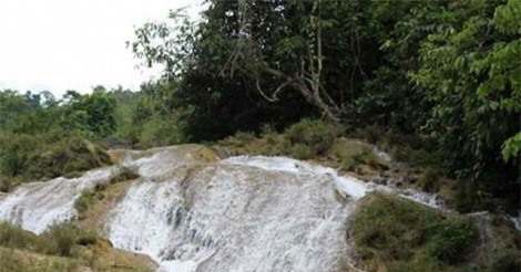 Kỳ bí chuyện hang đá cứ giậm chân là nước tuôn trào ở Hòa Bình